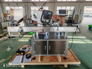 2025.12.25美国斜卧式不干胶贴标机1台