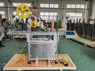 2026.4.28美国定制型平面不干胶贴标机1台